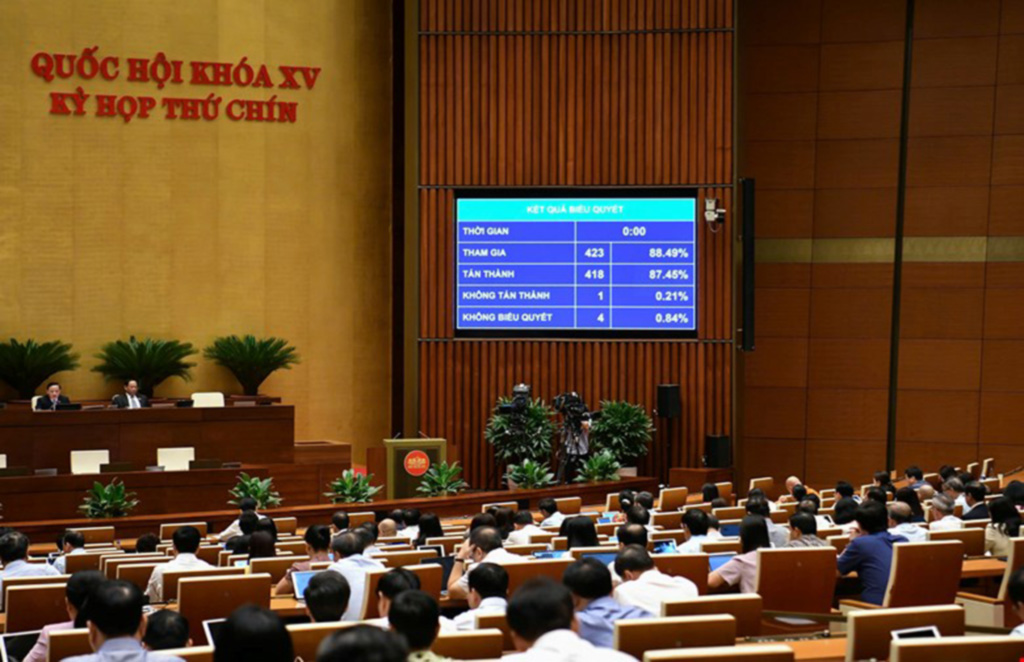 Quốc hội thông qua Luật Cán bộ, công chức (sửa đổi) 1
